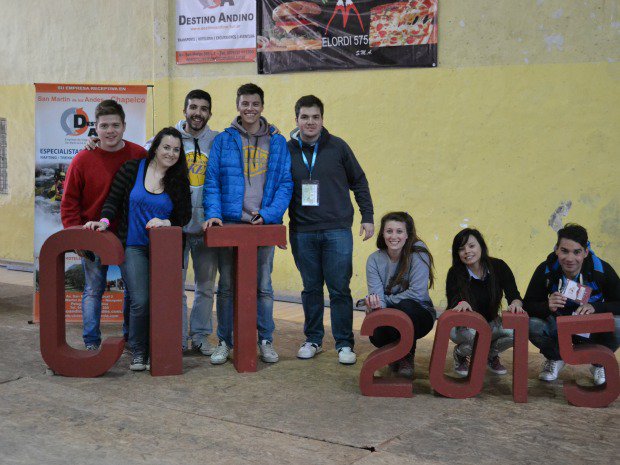 pulso_turistico's tweet photo. Los estudiantes de #Turismo se reunieron en #Neuquén https://t.co/tZYnoFz0KF @CitCondet2015 @neuquentur https://t.co/oShDxCdjEL
