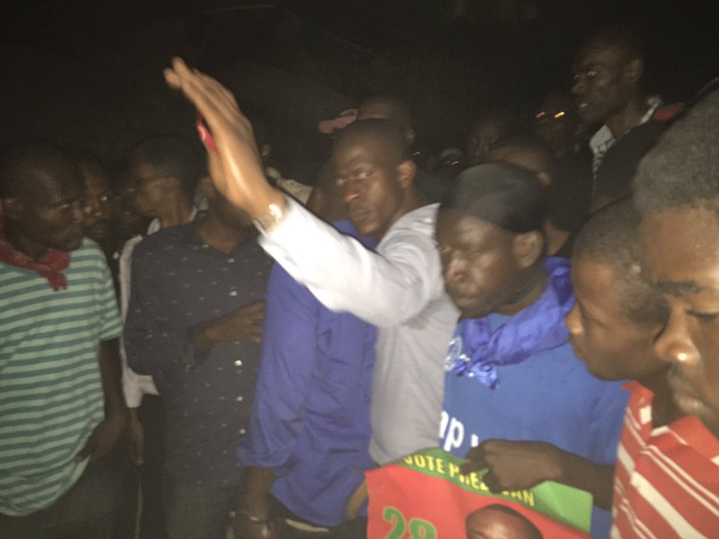 Jacquiecharles's tweet photo. Presidential candidate @moisejncharles just arrived to see dead supporter; asks #Haitians to mobilize throughout. https://t.co/TJI3G94tOH