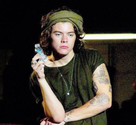 kthxscenery's tweet photo. "Ahora quien usara traductor gringas" 
Latinas:

#SorryLatinoRemix https://t.co/RezzjC5VIa