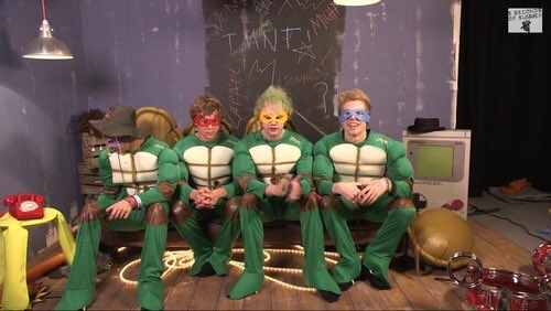 cityartmgc's tweet photo. #RememberWhen5SOS "tadpoles are baby turtles" https://t.co/tXPjvc11o7