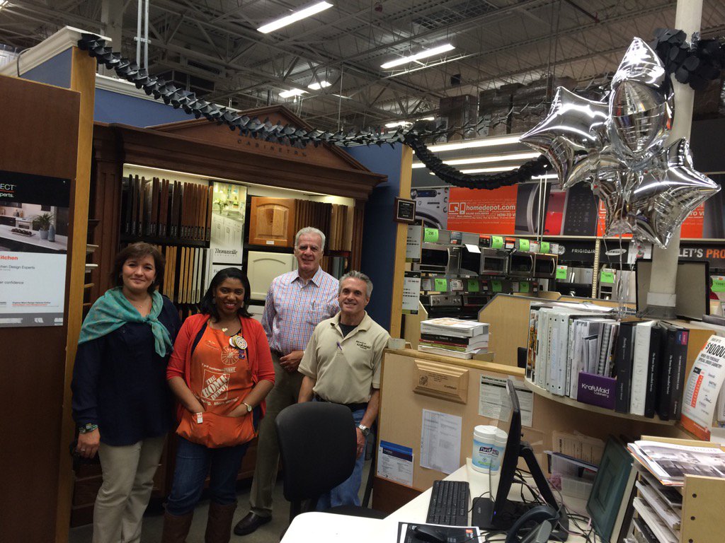 mrgoldstein1's tweet photo. Our vender and designer here Bayshore ready fora planned evening kitchen event.  All are welcomed https://t.co/MX9WZaK8bA