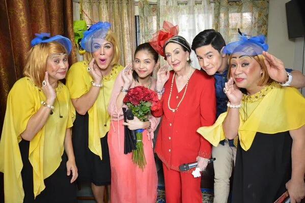 AHOF__GRANDMA's tweet photo. PABEBE WAVE TO ZOBEYALA DE EXPLORER FAMILY, WITH ALDEN 
#ALDUBPreparePaMore https://t.co/sEsB7Qgh9X