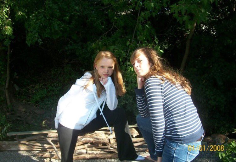 lilystewartt's tweet photo. HBD @KearaMullin thanks for bringing me lunch everyday lol love youπ»long live 7th grade photoshoots #whatwerewe https://t.co/F5Gb1QVqml