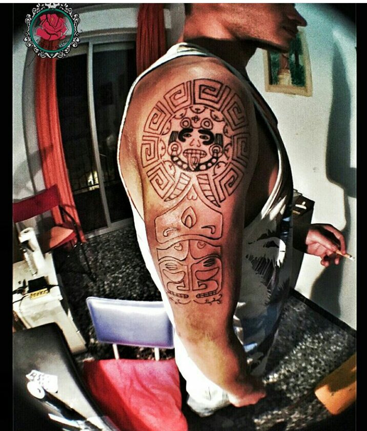 needle_tattoo's tweet photo. Primera sesión #needletattoo #amo nos #elquintoestudio #olerr https://t.co/9VOh7yKc3e