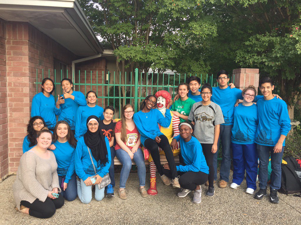 sajaaaaa_'s tweet photo. Thank y'all for coming out and volunteering😛❤️ #MSAstrong https://t.co/5ItI0luEw4