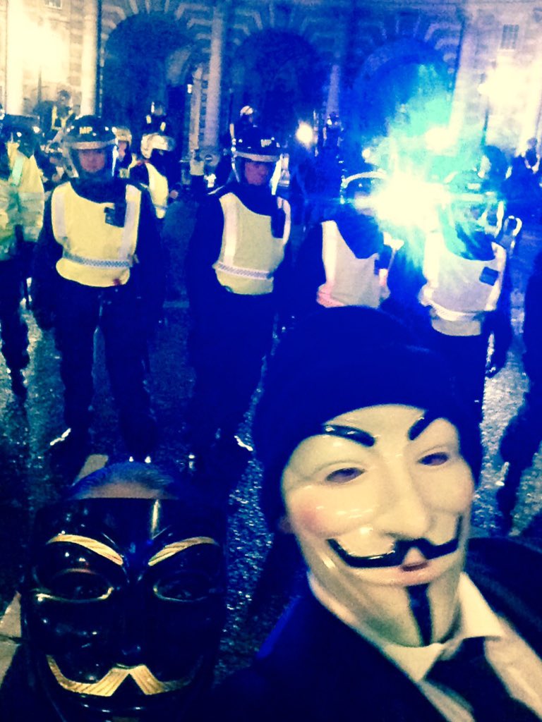 langtree_lilly's tweet photo. #MMMLondon #Anonymous #anonymousmarch #MillionMaskMarch https://t.co/Oy2lOhbQ7L