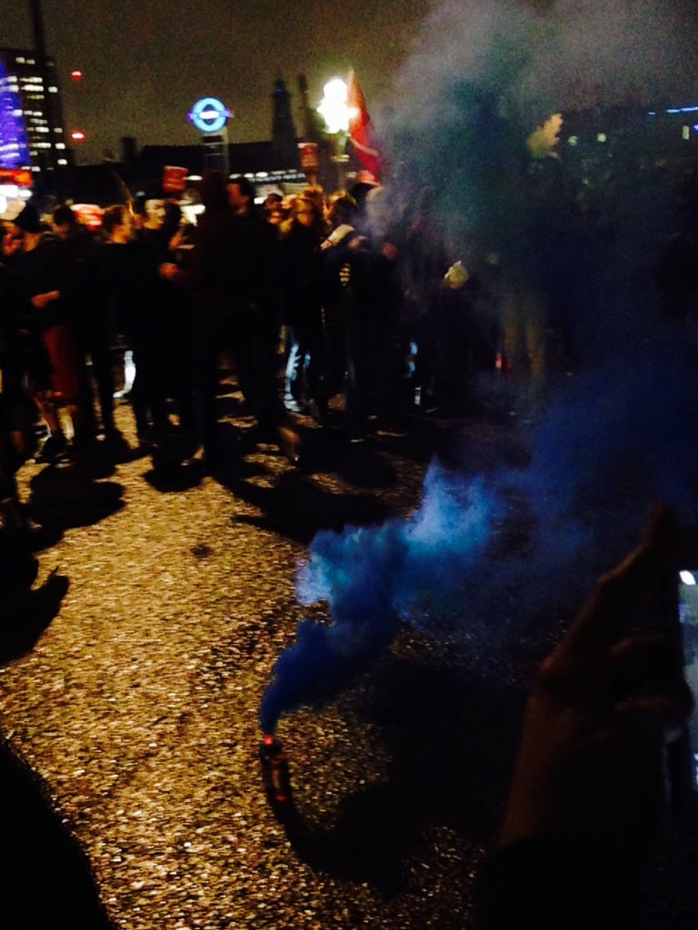 langtree_lilly's tweet photo. #MMMLondon #Anonymous #anonymousmarch #MillionMaskMarch https://t.co/Oy2lOhbQ7L