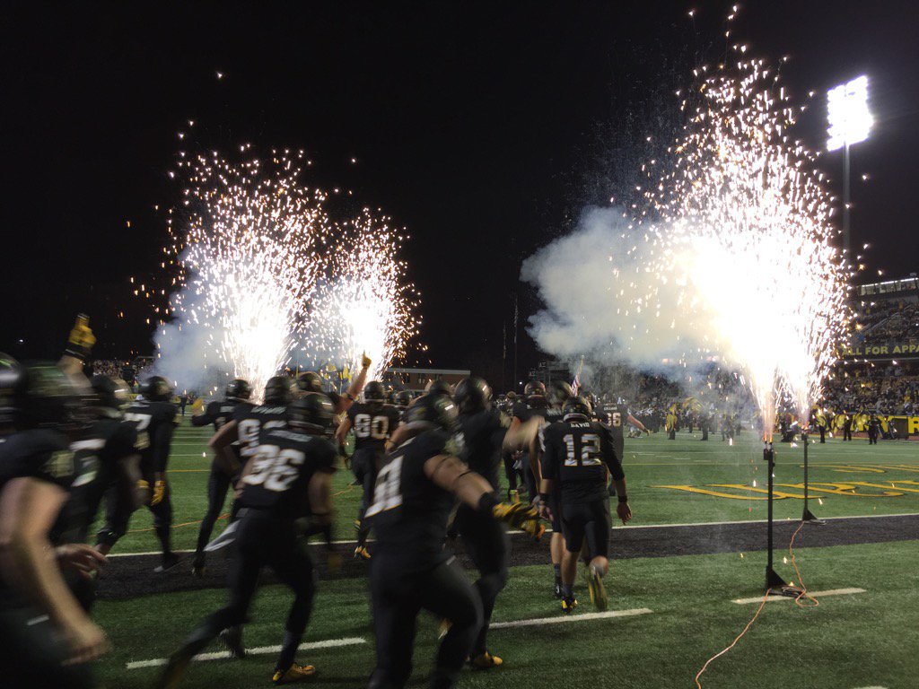 AppStateGameDay's tweet photo. Time to go! #AppInPrimetime https://t.co/NmZJoGRqc6