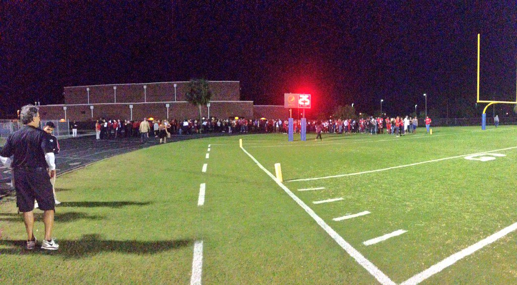 bhstornadoes's tweet photo. Alright, seniors! #seniornight #2k16 #letsgobay https://t.co/Z32NvMpTij