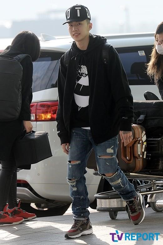 kor_celebrities's tweet photo. 歌手 パク・ジェボム、中国へ（６日、仁川空港） https://t.co/lCXN3ObP4T https://t.co/TeiyKABP8u