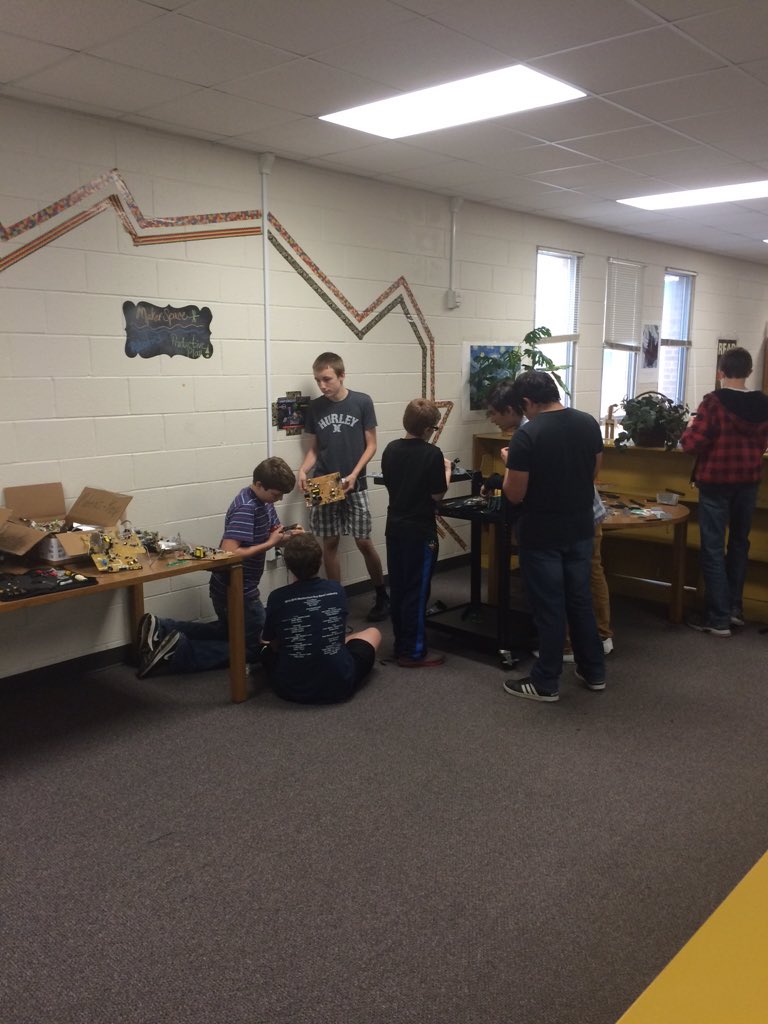 AltomSarah's tweet photo. Library fun!! #ngclibrary #whywisd @ngcrooprincipal #megalunch https://t.co/VK2DvqmJxU