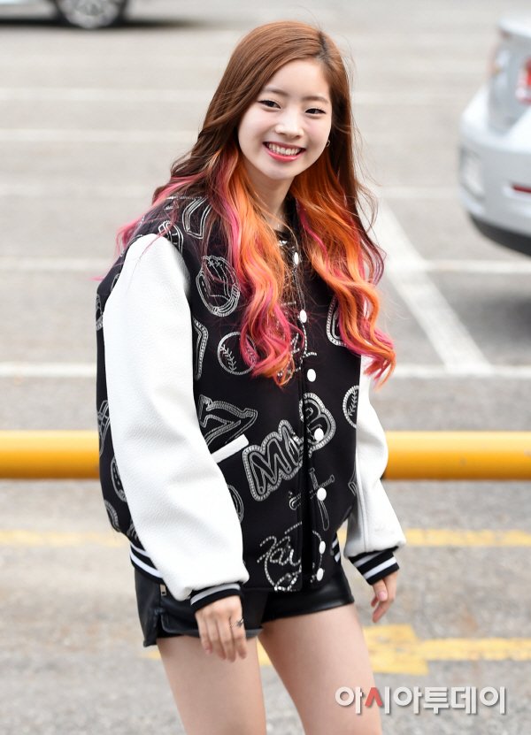 kor_celebrities's tweet photo. TWICE ダヒョン、ミュージックバンクへ（11/6） https://t.co/0vGSFTHyBY https://t.co/OdHP0RaMZ3