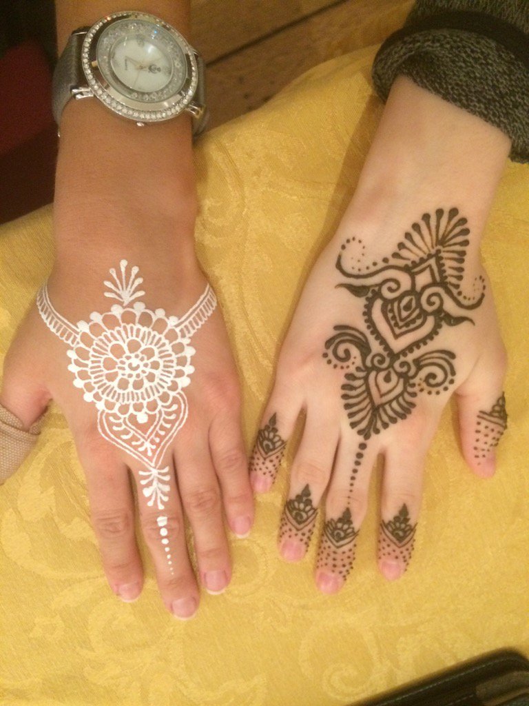 JoeyBauchle's tweet photo. #JoHenna #johennadesign #henna #whitehenna #hennatattoo #simplehenna https://t.co/HfUrDJOIkD