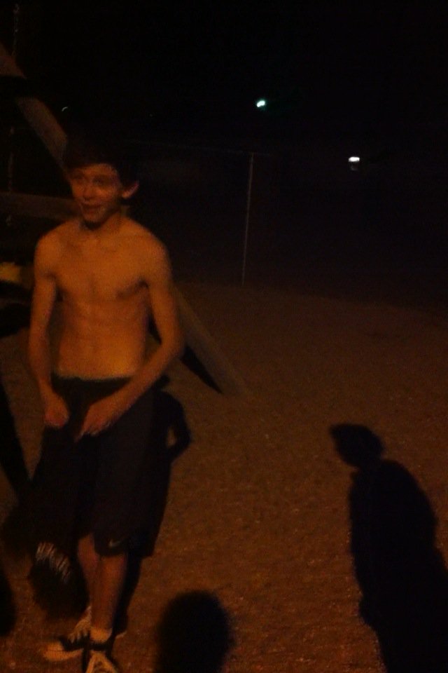 ManSpidey16's tweet image. One of my friends from school has got a six pack he is ripped i was shocked but damn