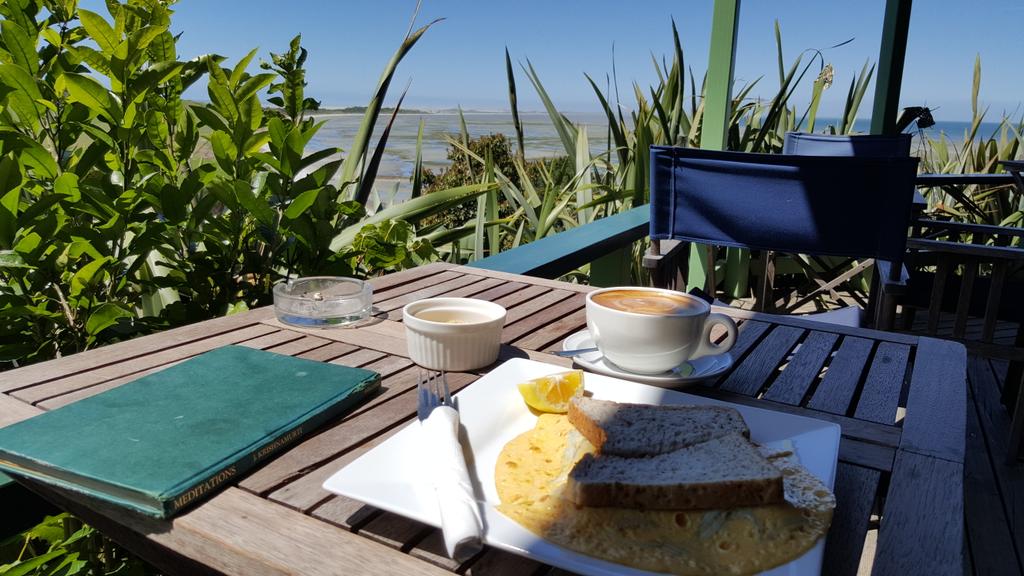 AbbottMaverick's tweet photo. #osho #krishnamurti #zorbathebuddha #goldenbay #etnui #cafetaria #farewellspit #food https://t.co/KfSwvCvL36
