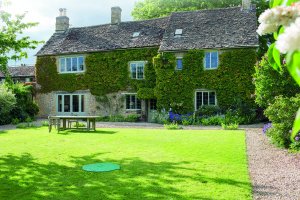 Renovate__Me's tweet photo. Worrying to read that rural theft cost £37.8m last year https://t.co/or1hxNi391 https://t.co/r5xjdro5PE