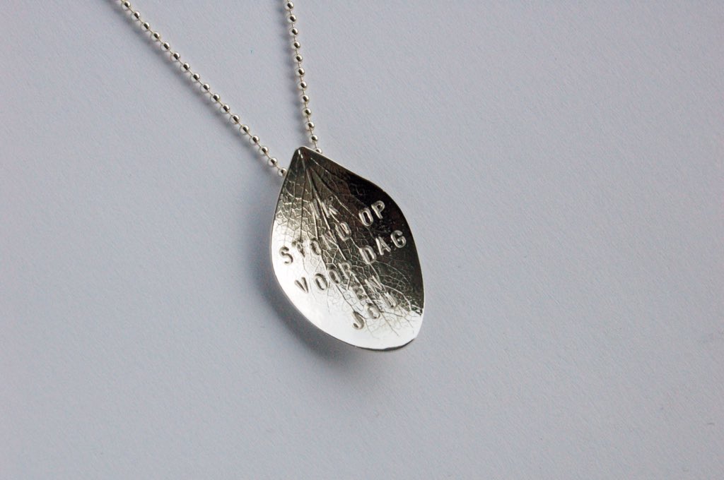 ik stond op
voor dag en jou

dichtopdehuid.wordpress.com