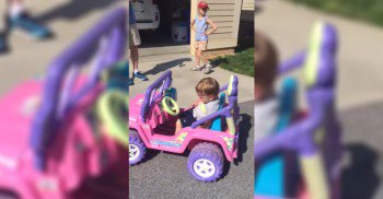 MadinaIvison's tweet photo. He Falls Asleep Behind The Wheel, But It Doesn’t Stop Him From Driving! This Is Adorable!
https://t.co/7Qyac29haO https://t.co/MrTODsuIYg