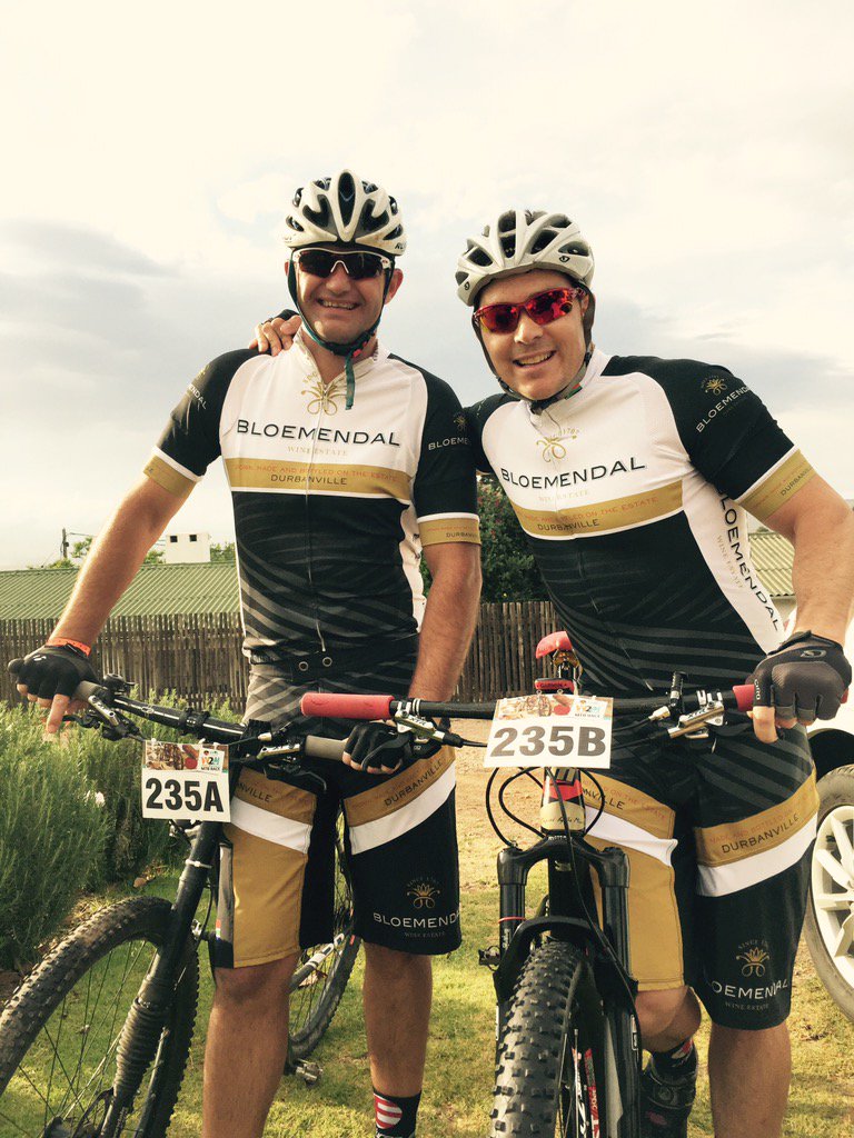 ddlovesthis's tweet photo. Team @BloemendalWines looking good... Enjoy! https://t.co/akMPjJZTvP