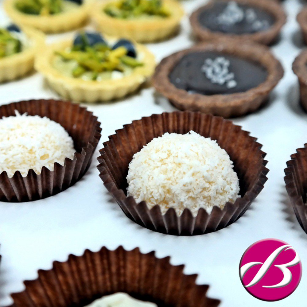 delibiteuae's tweet photo. Have a treat today, have #delibite delicious #miniDesserts! #abudhabiCatering #uaeEvents #delibite https://t.co/5I5Os9bgLj