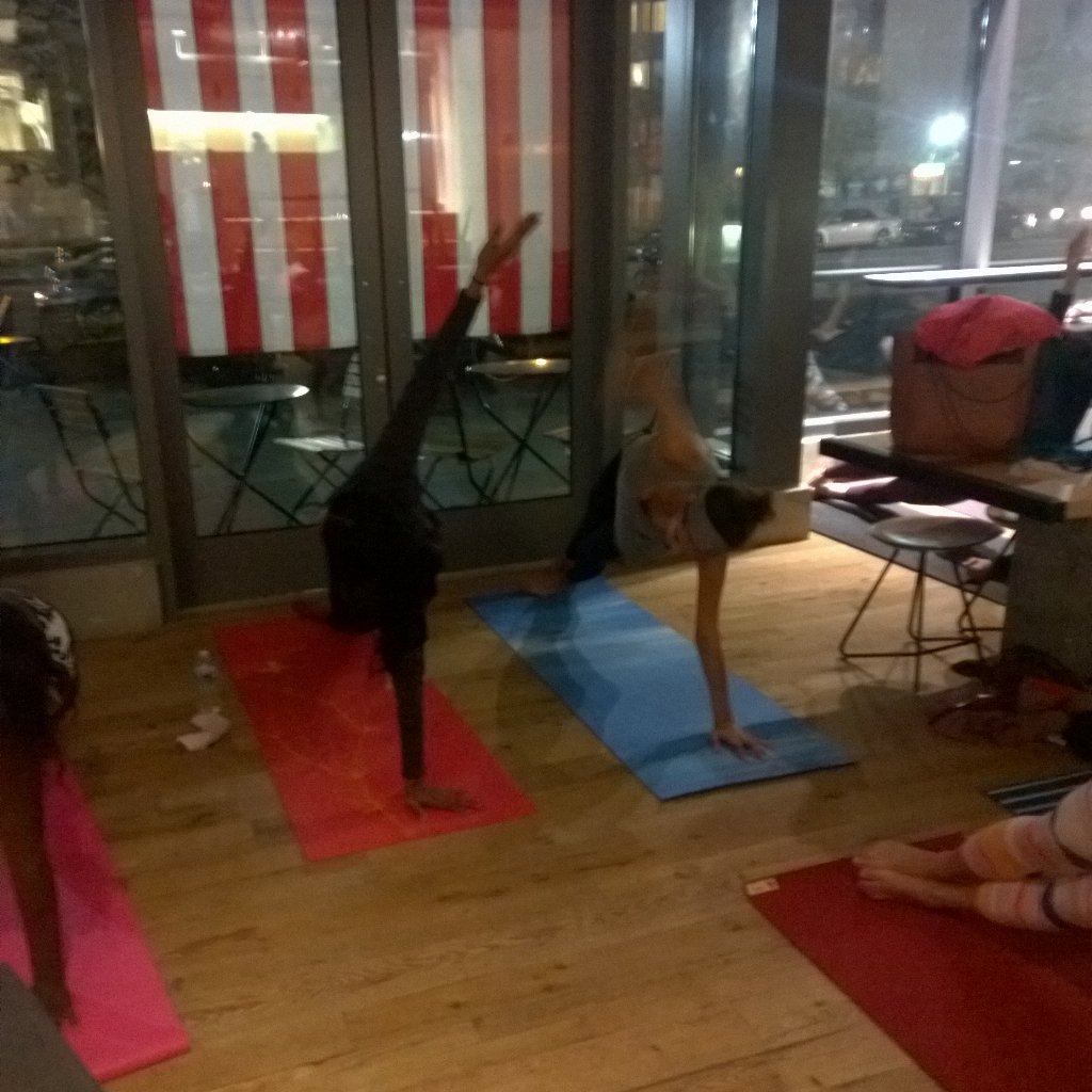 ABakedJoint's tweet photo. guys I couldn't hold that. Yoga is not easy. #yoga #gripthemat https://t.co/G7zvwP9GhO