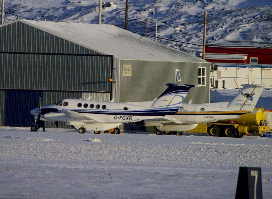 FrankReardon1's tweet photo. #YFBSpotters #IqaluitAirport #Nunavut #BeechKingAir 200 #CFGXR Nov.05.2015 @Aviation4_Life https://t.co/EirCmljakI