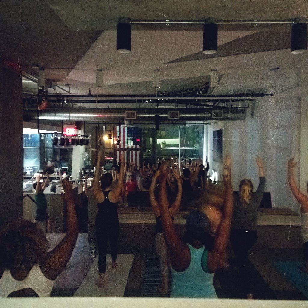 ABakedJoint's tweet photo. touch the sky pose
#gripthemat #yoga https://t.co/zAgSdOoyz9
