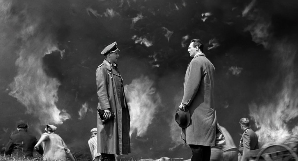 GuyItsLogan's tweet photo. 1993 || Schindler's List https://t.co/UZPIg89AvA