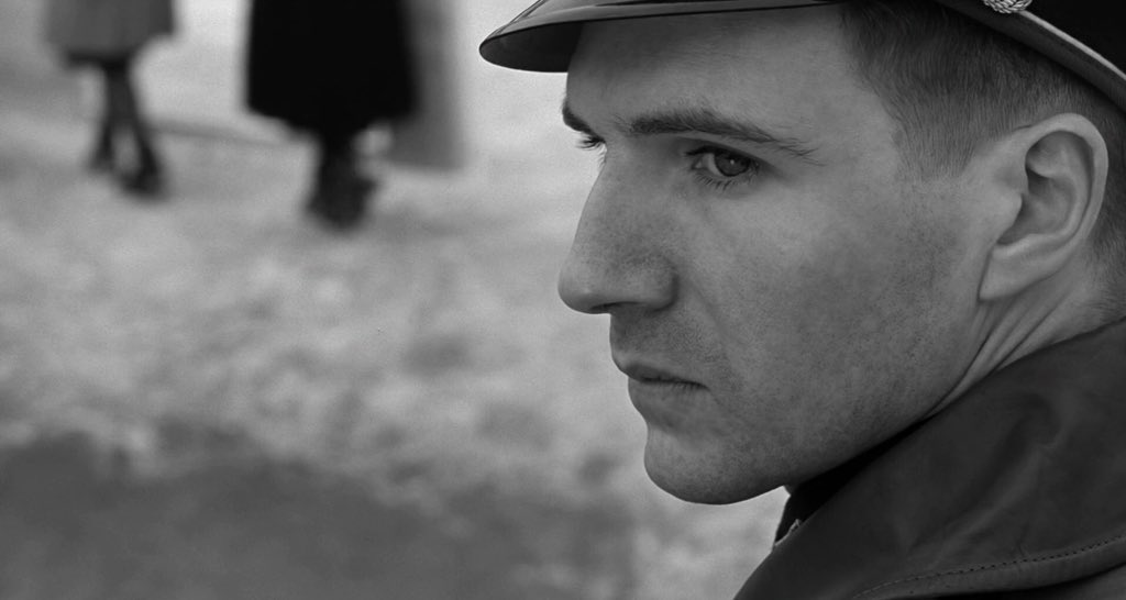 GuyItsLogan's tweet photo. 1993 || Schindler's List https://t.co/UZPIg89AvA