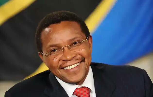 guinhey's tweet photo. Le président Jakaya Kikwete cède sa place à John Magufuli à la tête de la Tanzanie. #Team224 #Democratie #Wonkeli https://t.co/3UUSS7cdxl