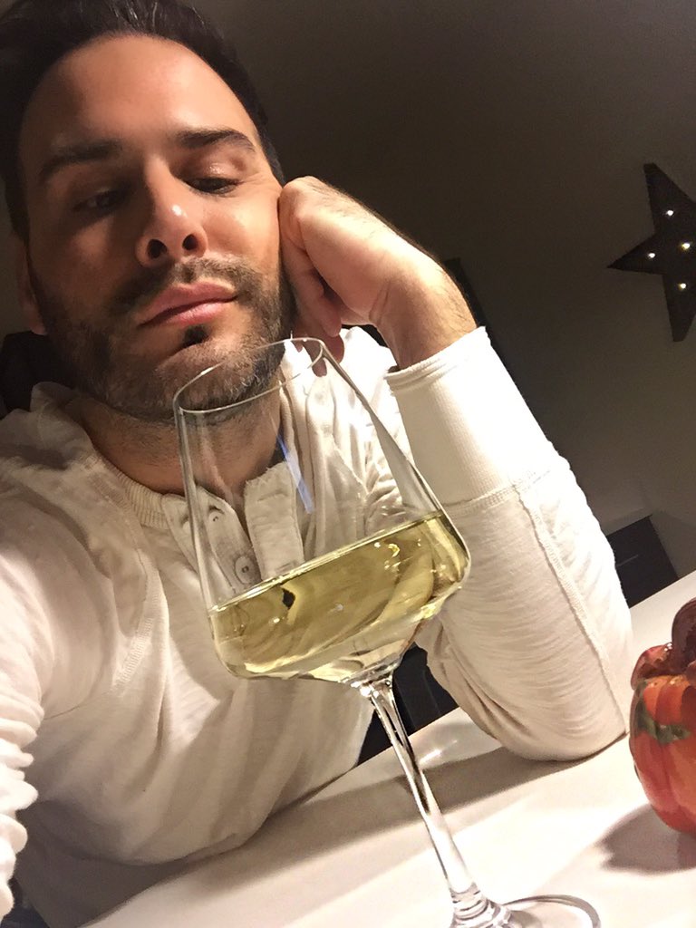 more_rich's tweet photo. Why are you so good to me? #richlikeme #gay #wineoclock #wine #vegas #cheers https://t.co/yo10HLRVzi