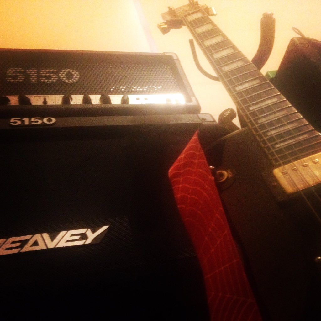markroachh's tweet photo. My set up for new @floatingroach recording #Peavey #5150 #blockletter #greco #lespaul https://t.co/jF8sA2TOpV