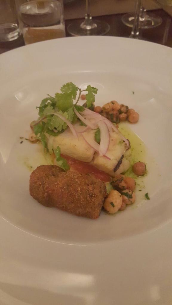 ChefandHotel's tweet photo. Una #RutaSaboresChilenos #4chef con una merluza tomate ahumado y un crocante de Mote por @luiscruzat @StgoMarriott https://t.co/uloVzJWEEp