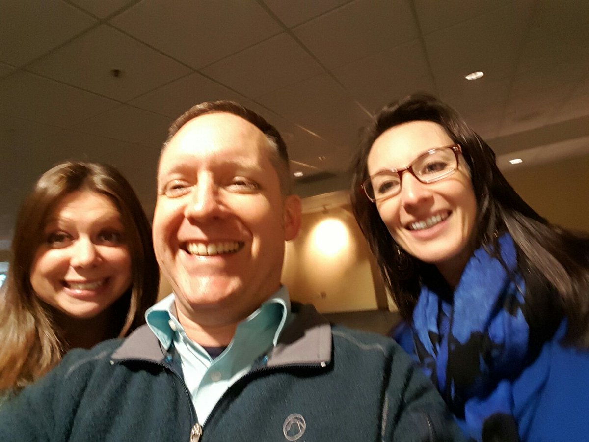 edustroot's tweet image. @My_FutureGoals @SanJoseSharks @Everfi Met Danielle, Hayley and Caitlin from Everfi, and Sharpie!