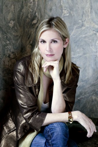 ワーナー ブラザース ジャパン Twitterren 本日は 超人気セルブドラマ ゴシップガール に登場する セリーナとエリックの母親 リリー ハンフリー 役でお馴染み ケリー ラザフォード47歳の誕生日です プライベートでも二児の子を持つリアルお母様 T Co