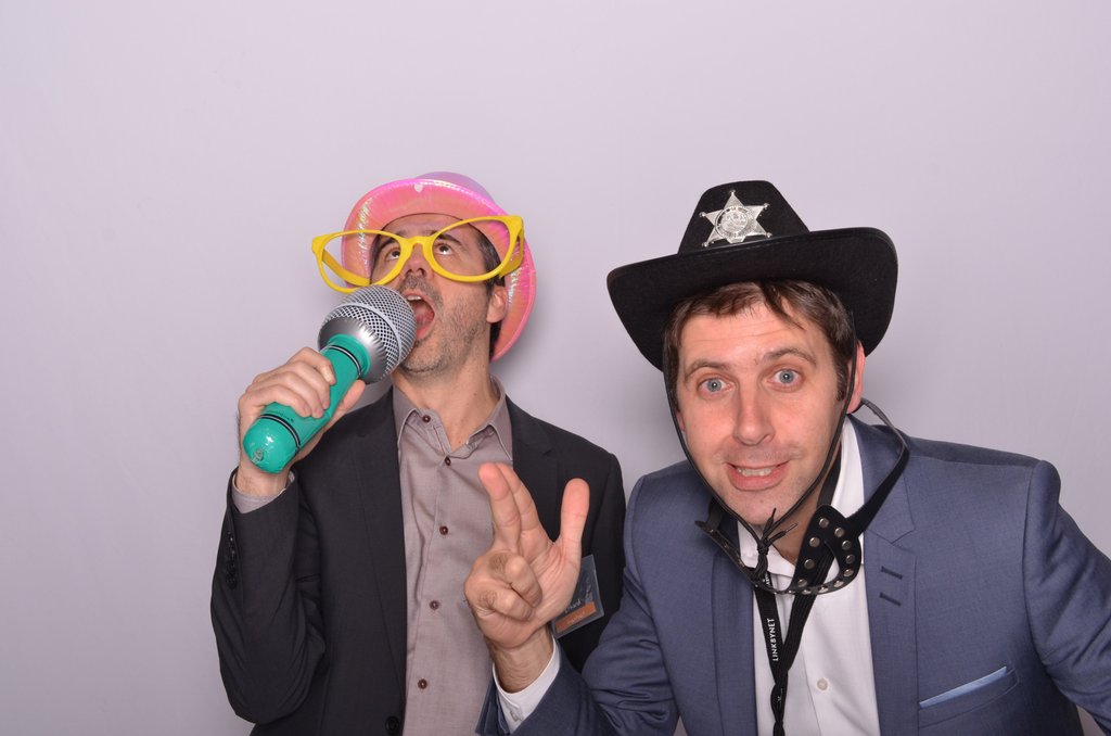LeBoothMTL's tweet photo. Quand @LeBoothMTL rencontre @LINKBYNETCanada! #5ansLinkbynet #photobooth #montreal https://t.co/dY67F32Sjo