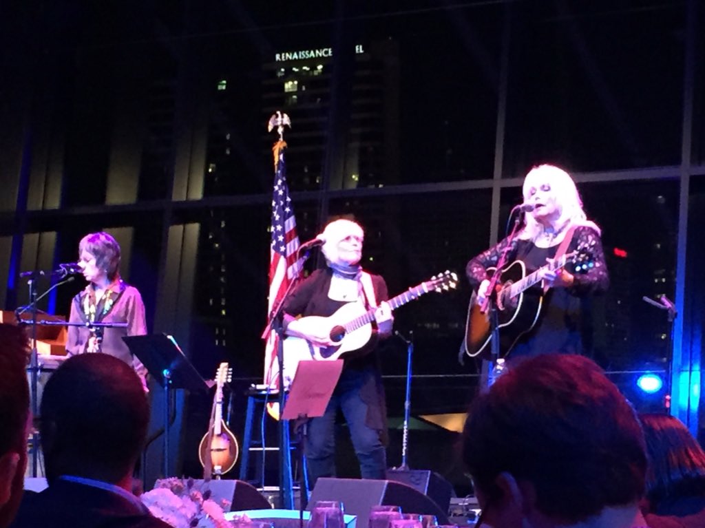 Thanks to the amazing <a href="/EmmylouSongbird/">Emmylou Harris</a> for playing for the <a href="/leagueofcities/">National League of Cities</a> board tonight at #NLC15