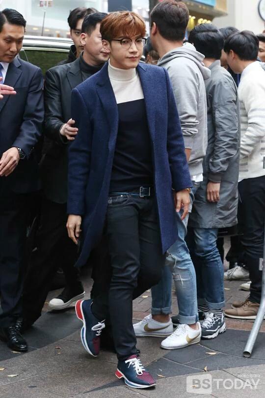 JunKayPM's tweet photo. 😶😳🔥💘 #2PM #Jun_K #TonyMolyFansignEvent https://t.co/S4f4WM6fxQ