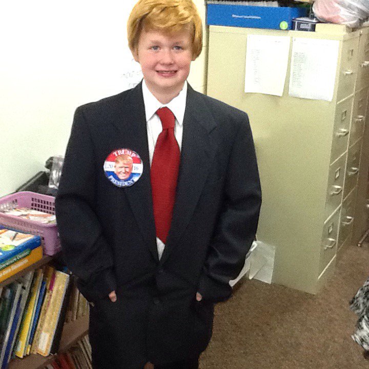 prb_2nd's tweet photo. #parade2015 #halloween2015 #parade trump https://t.co/7OphLsXow1