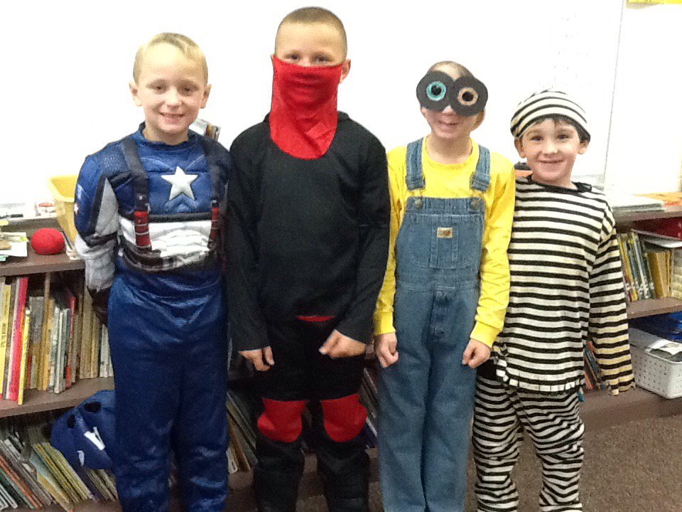 prb_2nd's tweet photo. #parade2015 #halloween2015 #parade trump https://t.co/7OphLsXow1