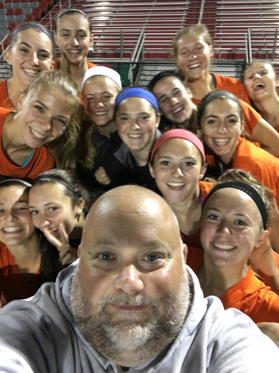 rarooney's tweet photo. First the #Valkyries and then the #Sirens. The only two selfies I've ever taken were tonight. https://t.co/TbkS3n8Wdi
