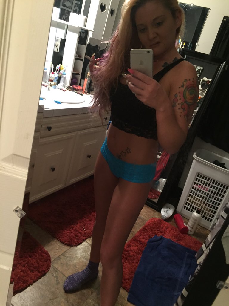 HeavenNaughty's tweet photo. #FreshOutOfShower #GoodNight #HopeUHadASexFilledThursday https://t.co/SsIdW6VmNN