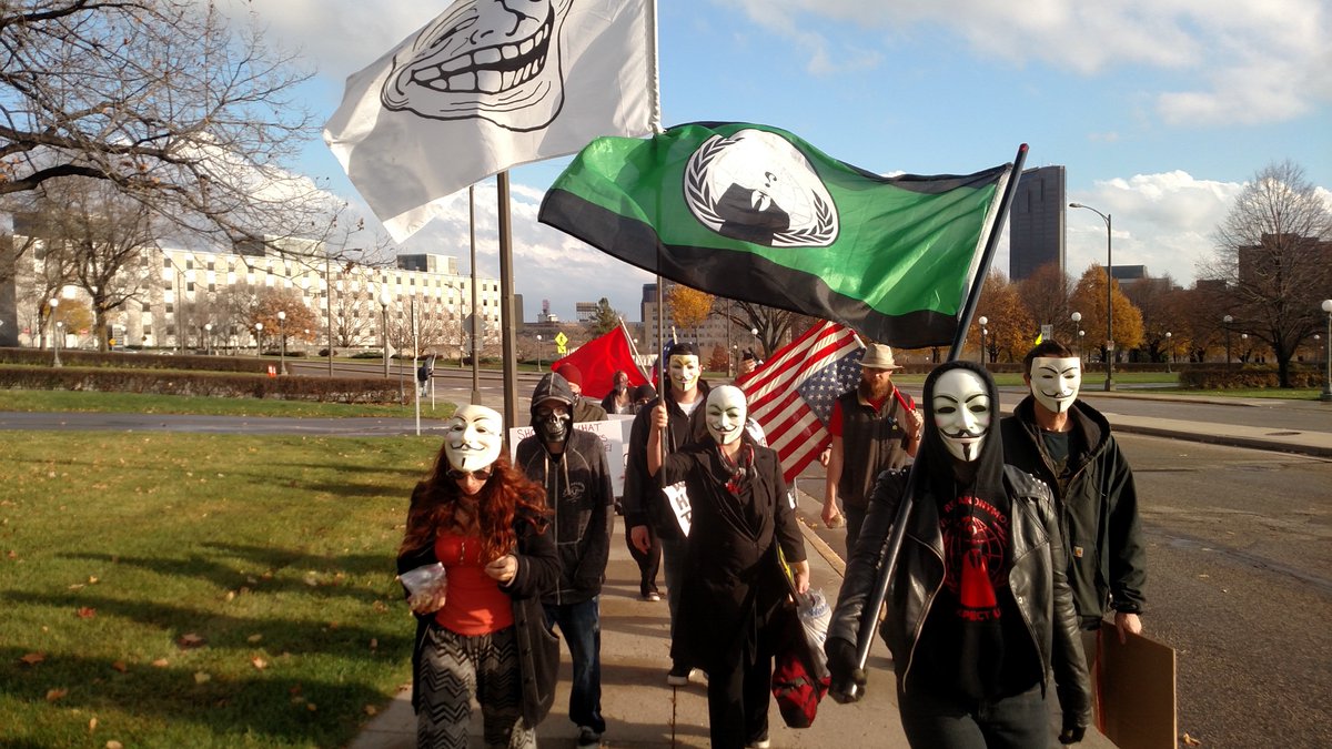 MillionMaskMN's tweet photo. The sun came out after pouring rain for a bit, was still an awesome march! #MMM2015 Happy 5thmas to all! #Nov5th https://t.co/2jamz5lkfU