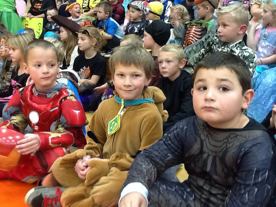prb_2nd's tweet photo. #2015halloweenparade https://t.co/VbalPOO7er