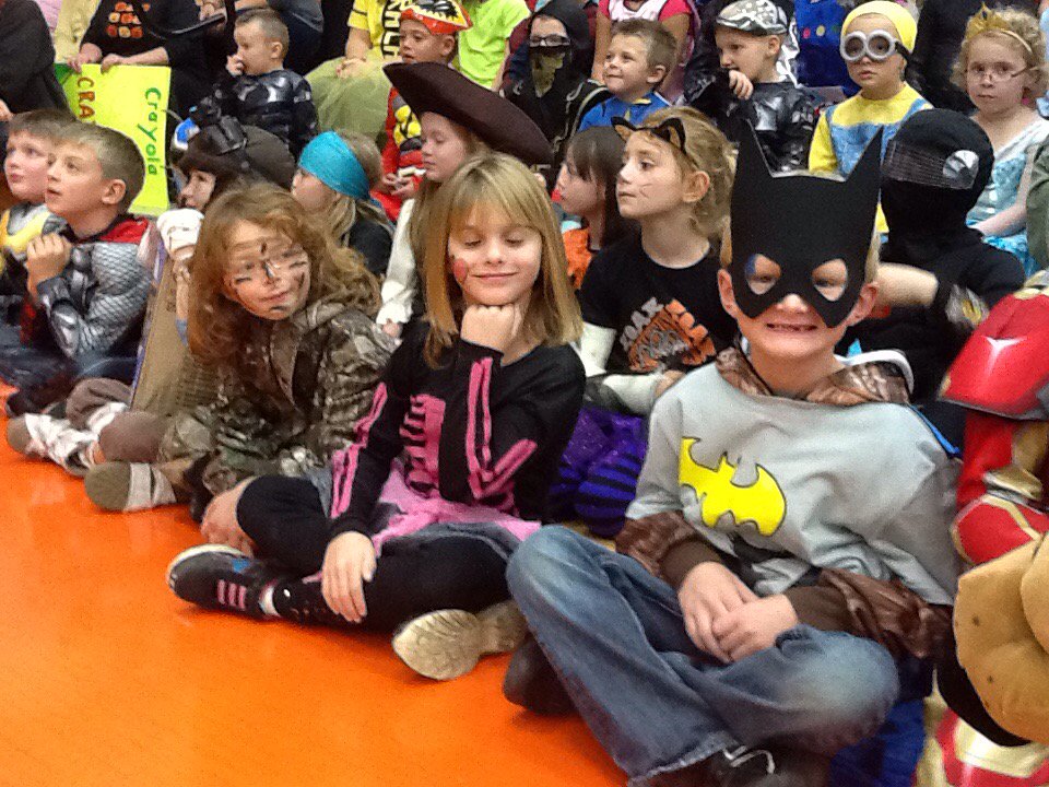prb_2nd's tweet photo. #2015halloweenparade https://t.co/VbalPOO7er