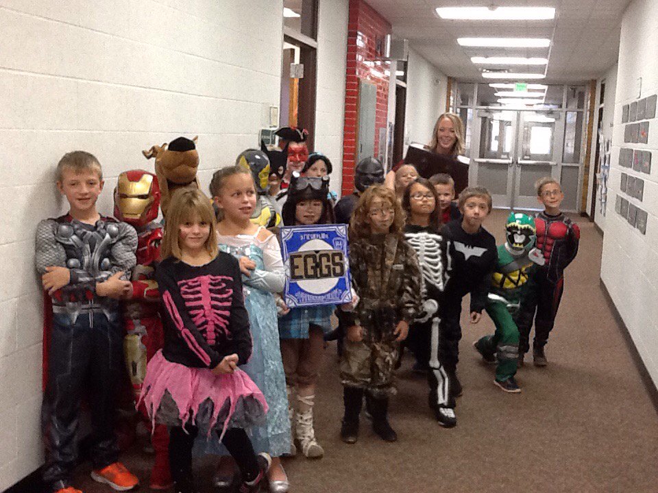 prb_2nd's tweet photo. #2015halloweenparade https://t.co/VbalPOO7er