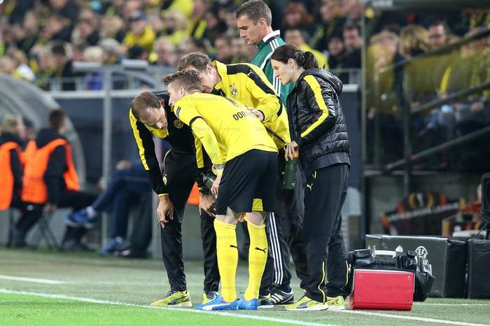 HummelsFamilyTH's tweet photo. Tuchel บอกว่านี่เป็นอาการบาดเจ็บที่ใหม่ของรอยส์ ซึ่งไม่แน่ใจว่าเขาจะหายทันเกมส์วันอาทิตย์นี้ไหม
😧
#getwellsoonmarco https://t.co/txmIaS811N