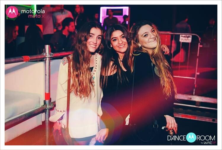 fioreconstanzo's tweet photo. Gracias #MotoX #WakeUpDance&Drink por las 4 entradas VIP a #Alkilados y mi nuevo celular #motorolaGPink #voyawakeup https://t.co/fqg7l9OKZI