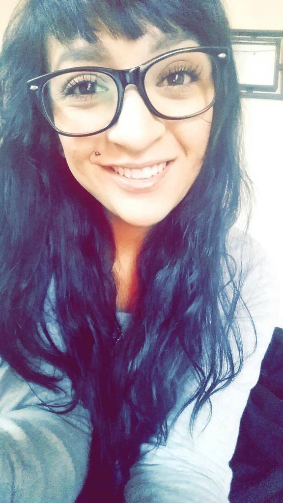 lipstick_kind's tweet photo. Never thought I could be happy again, but here I am, with a smile from here to the moon. #feelingoutloud #happy https://t.co/rj9WJw8SYo