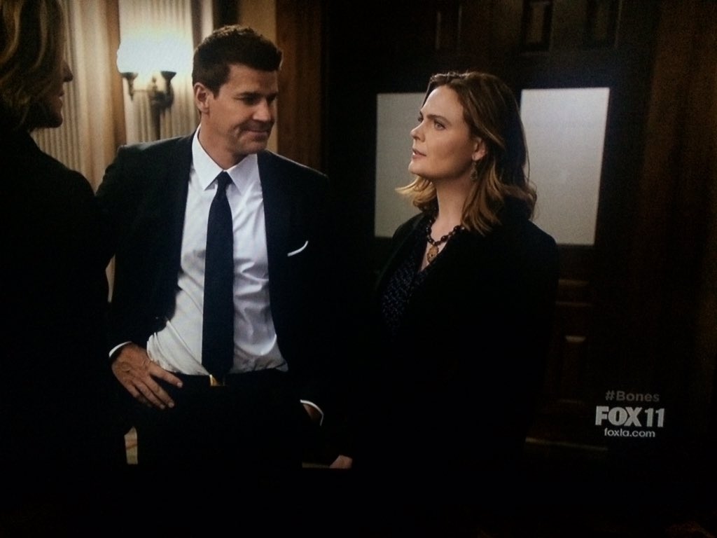 lesliem1229's tweet photo. B&amp;B working together #bones #BonesScript @BONESonFOX https://t.co/MD0hjTkZF4